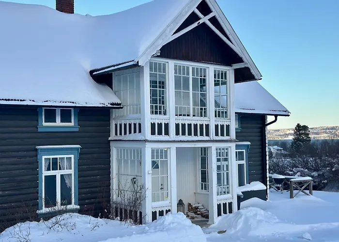 Idylliske Evjua Ved Mjosa