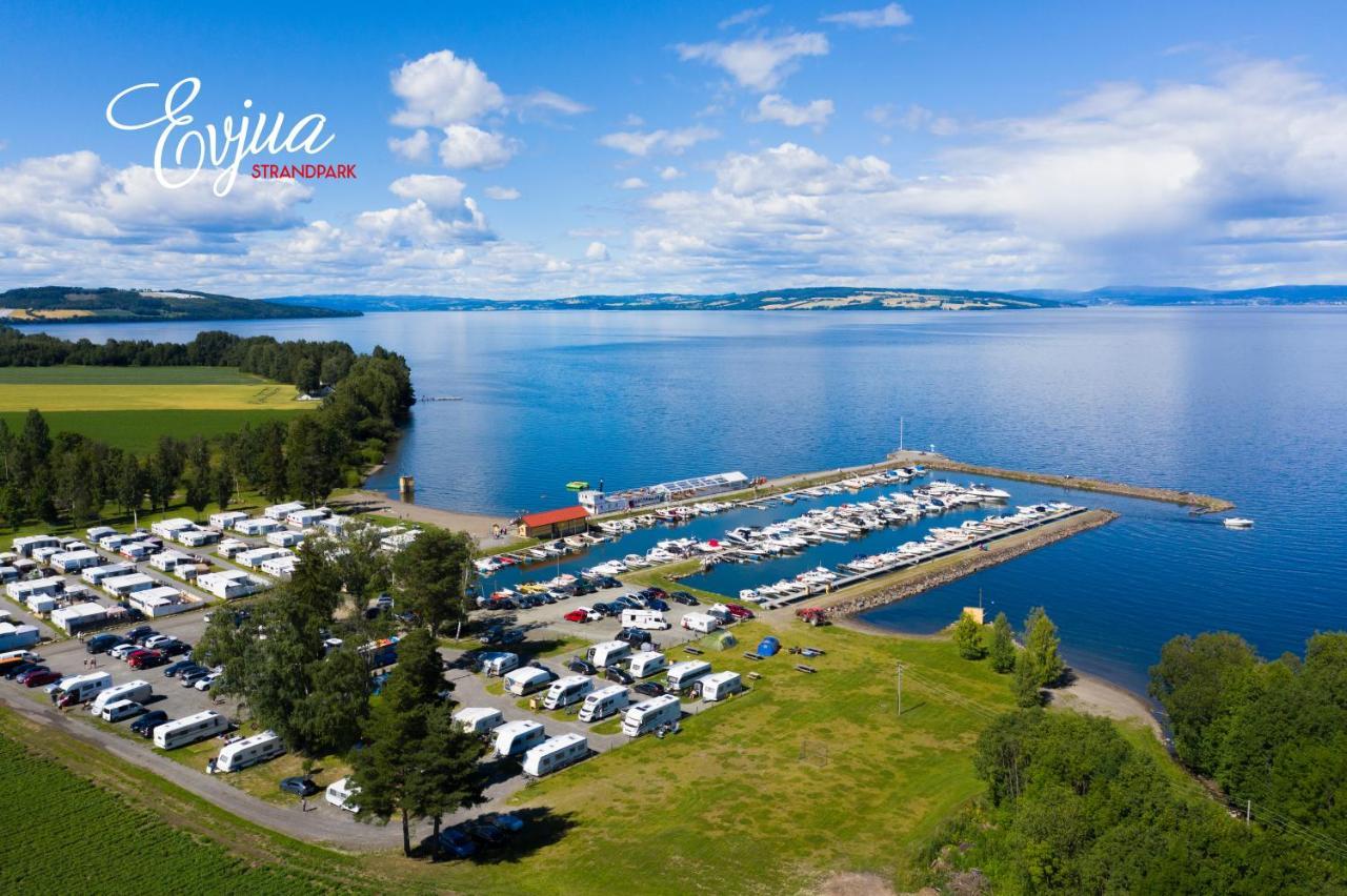 Idylliske Evjua Ved Mjosa Campsite