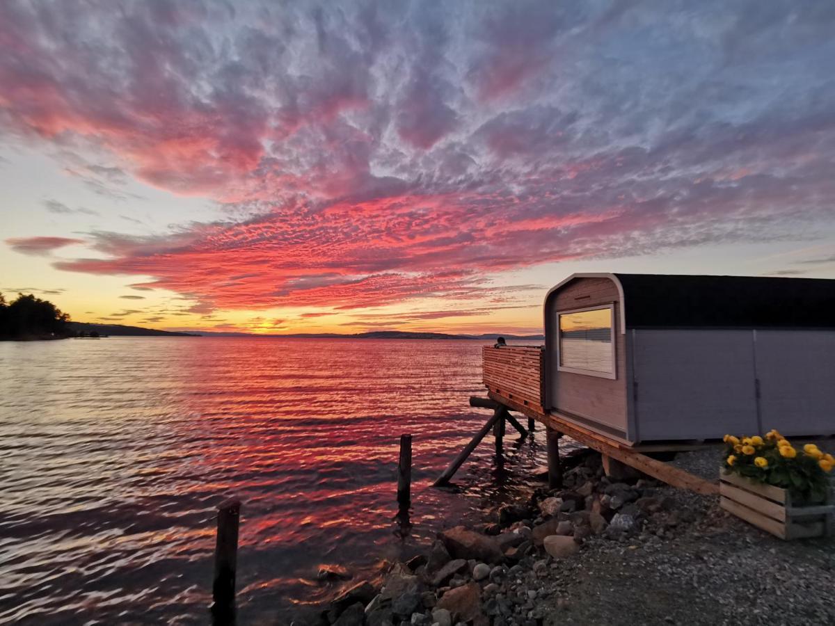 Idylliske Evjua Ved Mjosa Skreia