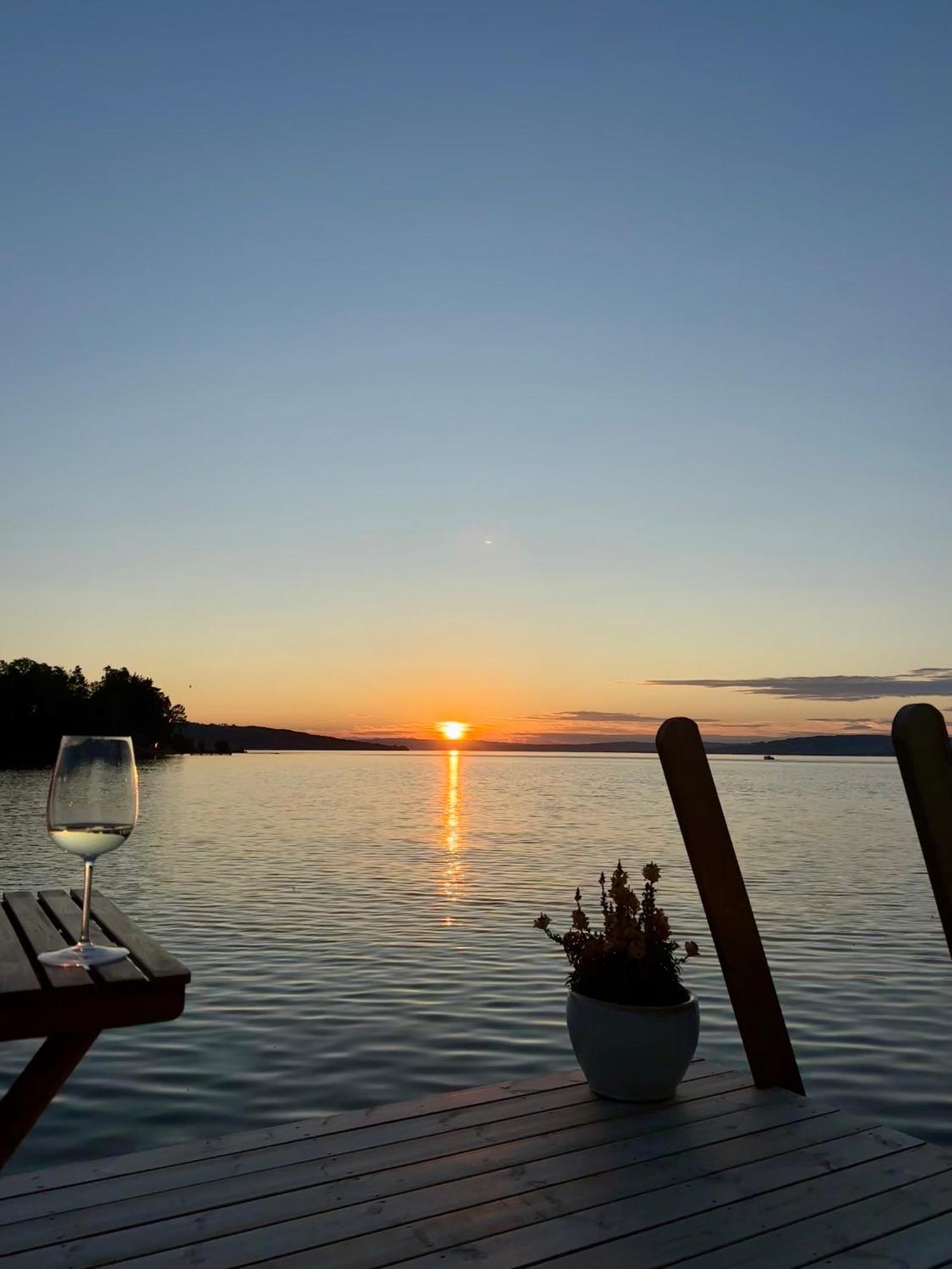 Idylliske Evjua Ved Mjosa Campsite Skreia