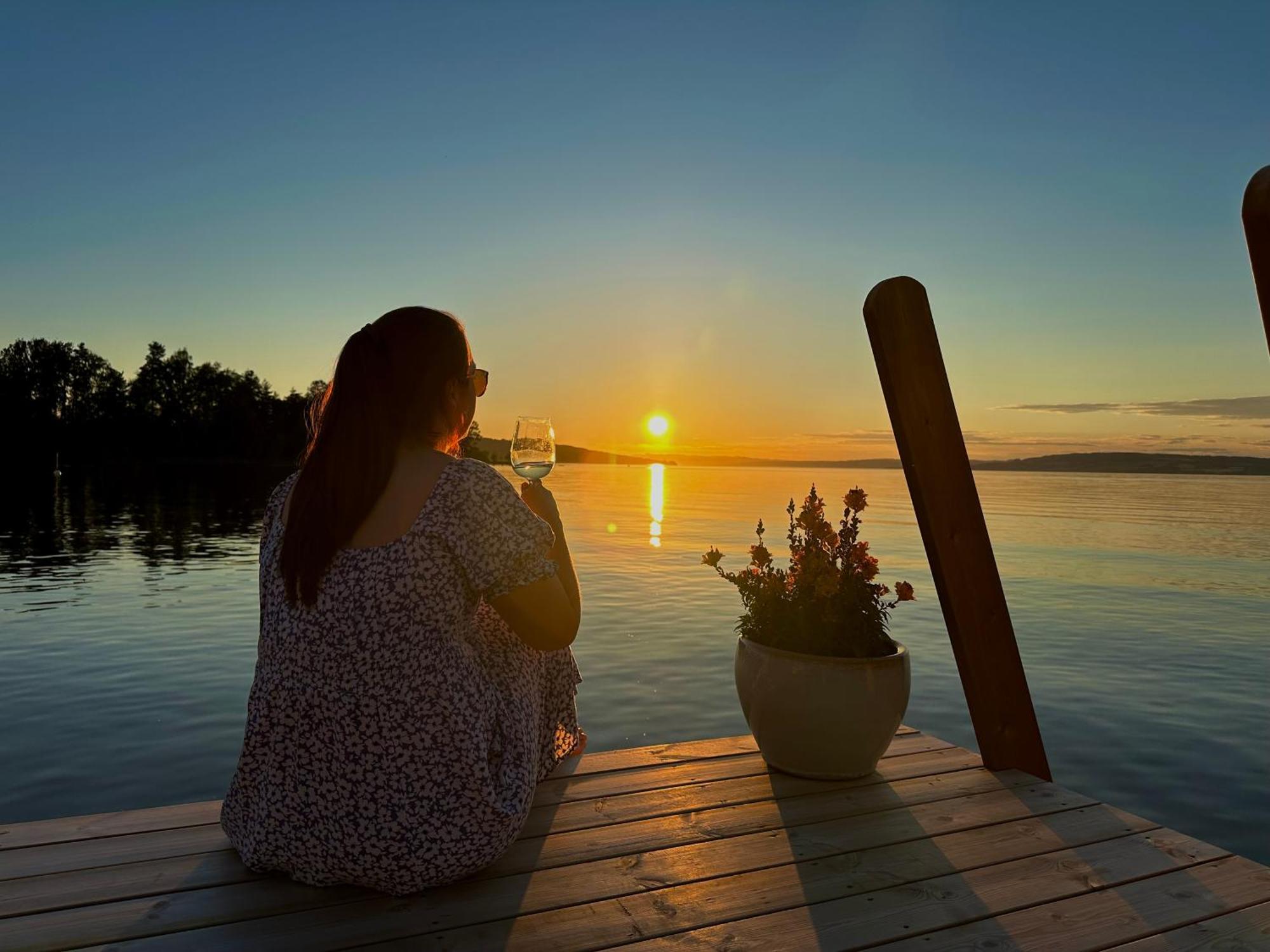 Idylliske Evjua Ved Mjosa *