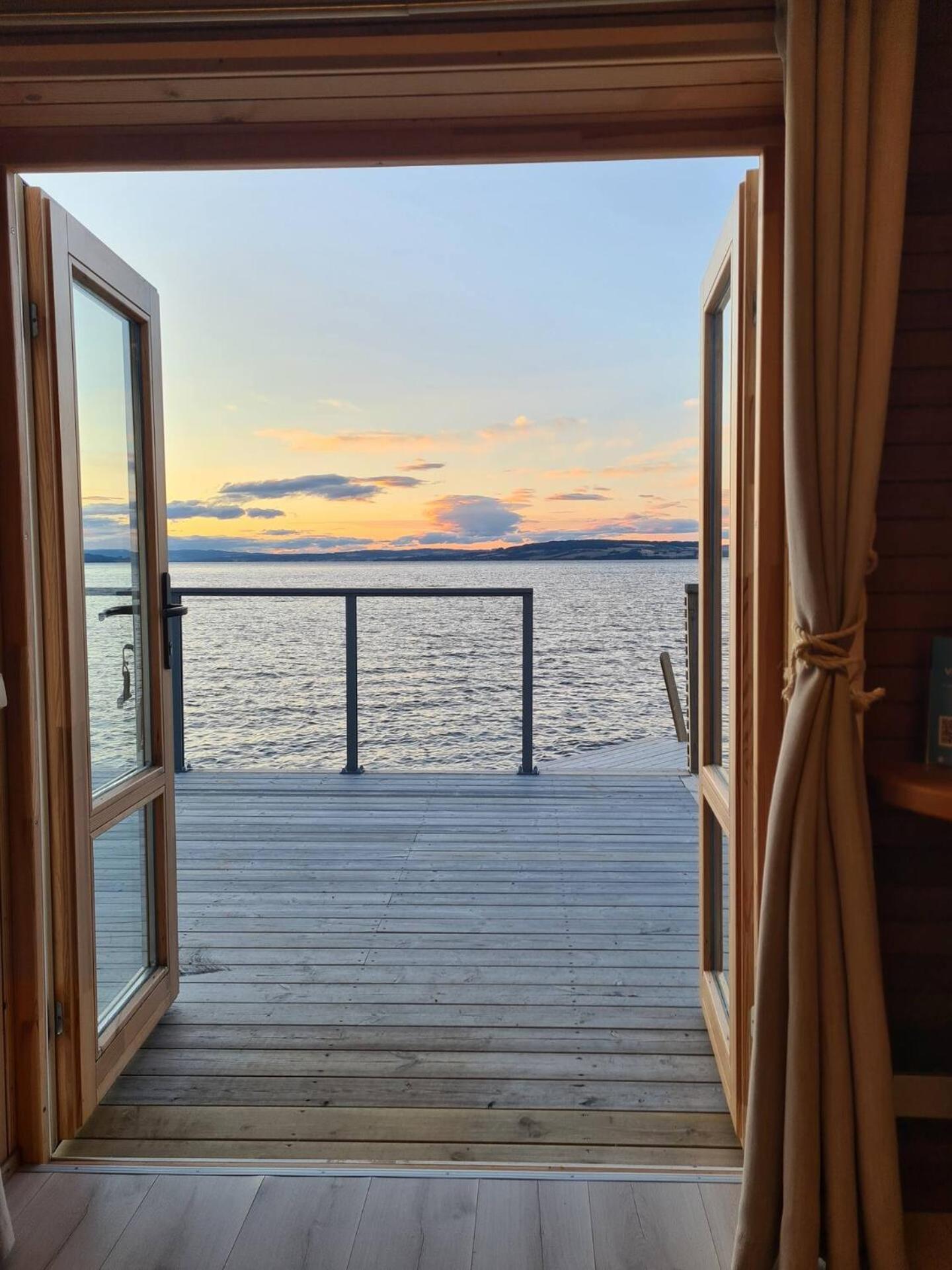 Idylliske Evjua Ved Mjosa